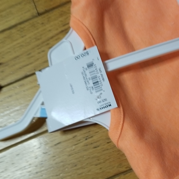 6 m carter  dress and shorts. 6 m Disney lion king onsie ,pants ,hat - Picture 7 of 7